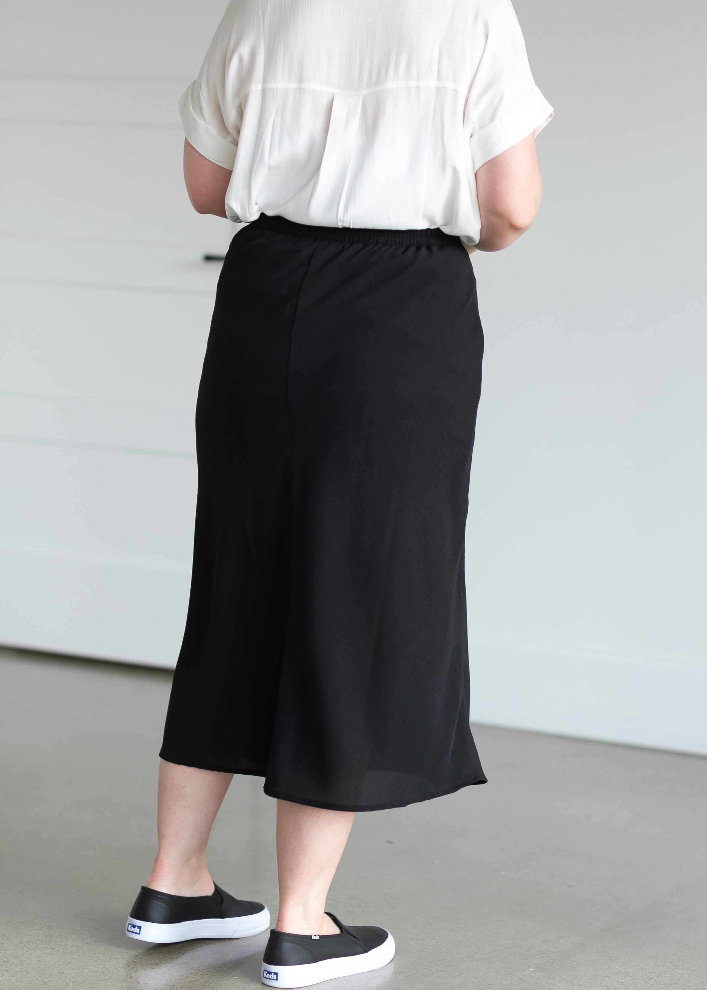 Black elastic work outlet skirt