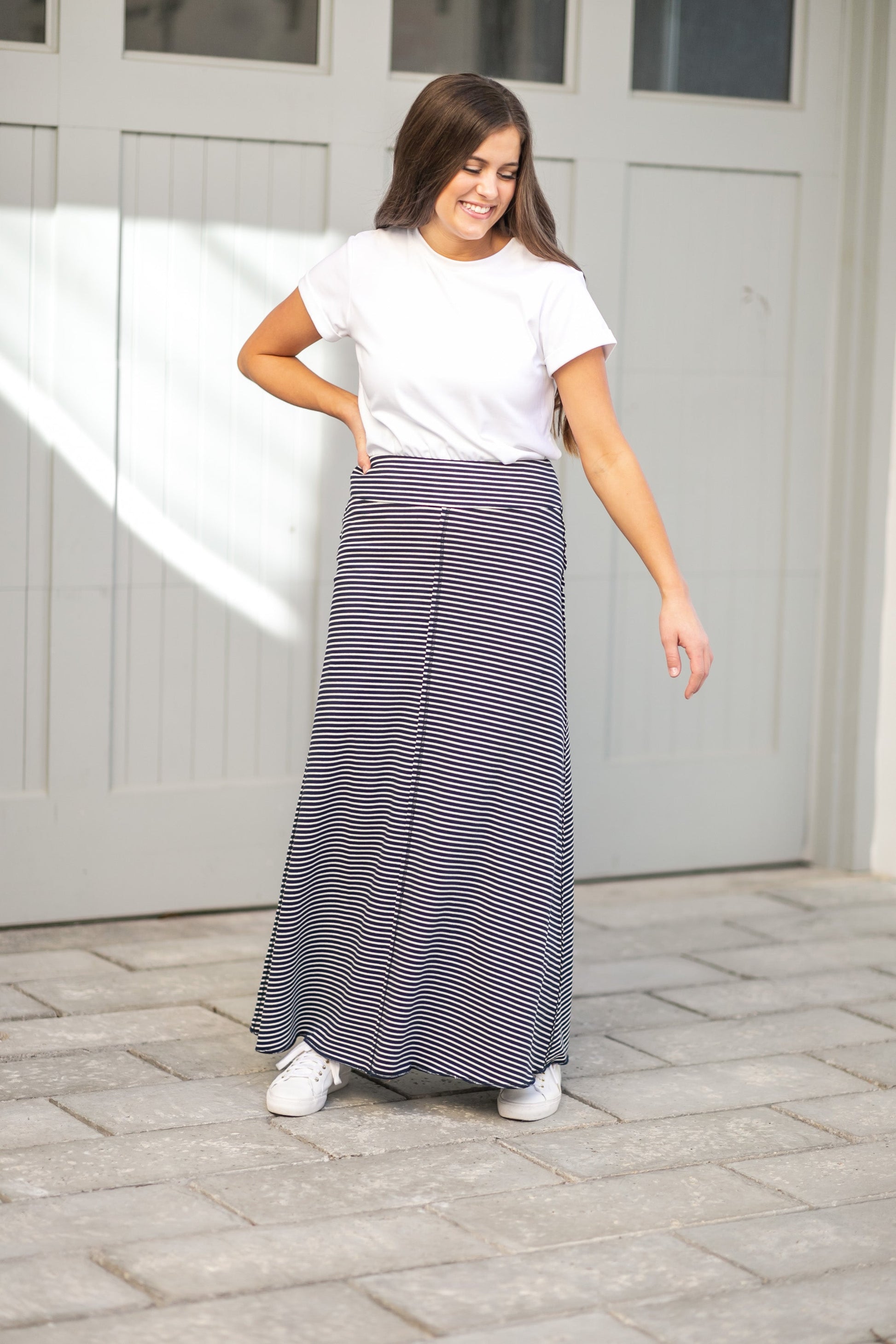 https://www.inheritco.com/cdn/shop/files/allison-knit-maxi-skirt-ic-skirts-navy-stripe-xs-31294832377943.jpg?v=1707843352&width=1946