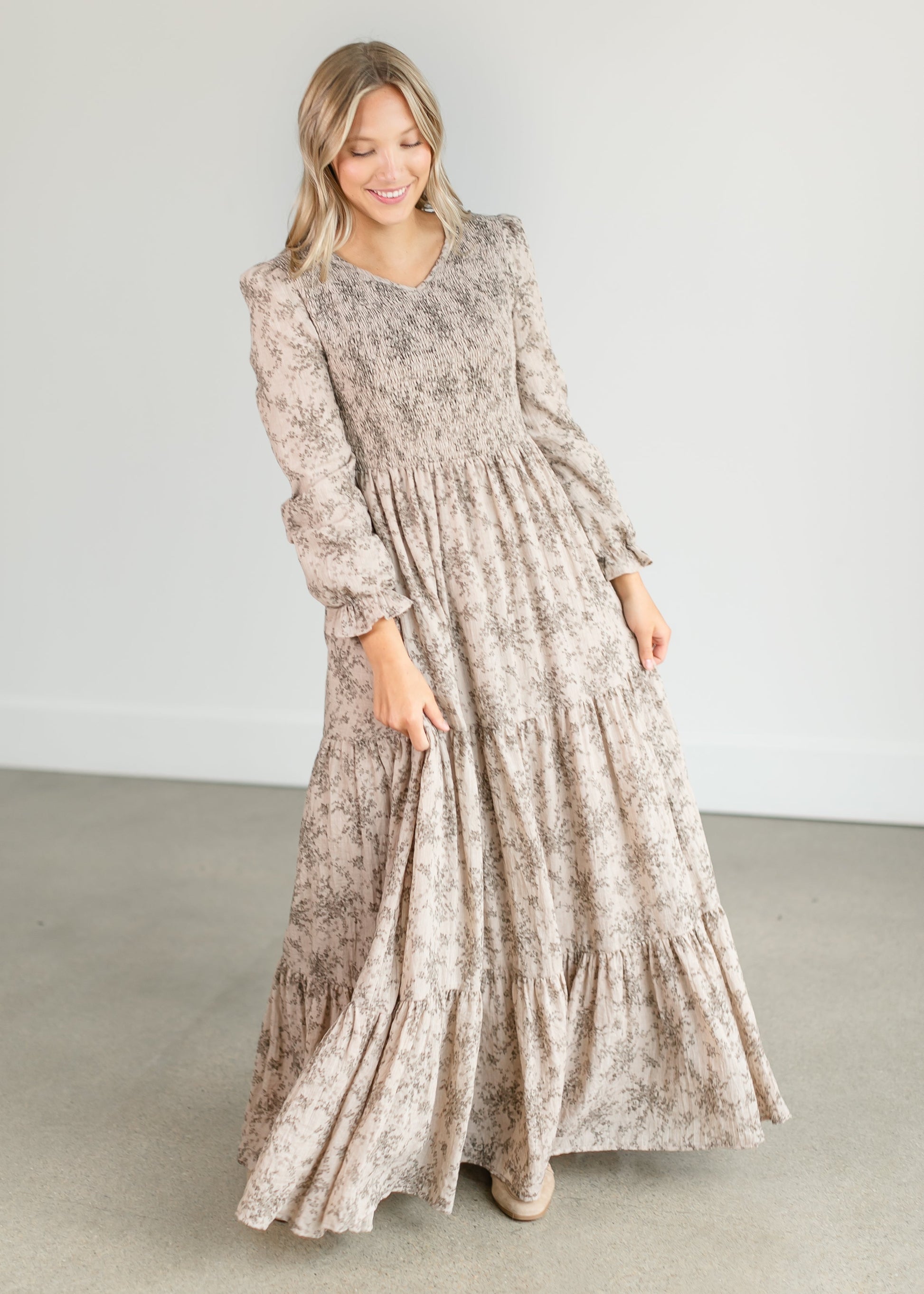 https://www.inheritco.com/cdn/shop/files/aurora-floral-long-sleeve-maxi-dress-ic-dresses-30513853595735.jpg?v=1691527988&width=1946