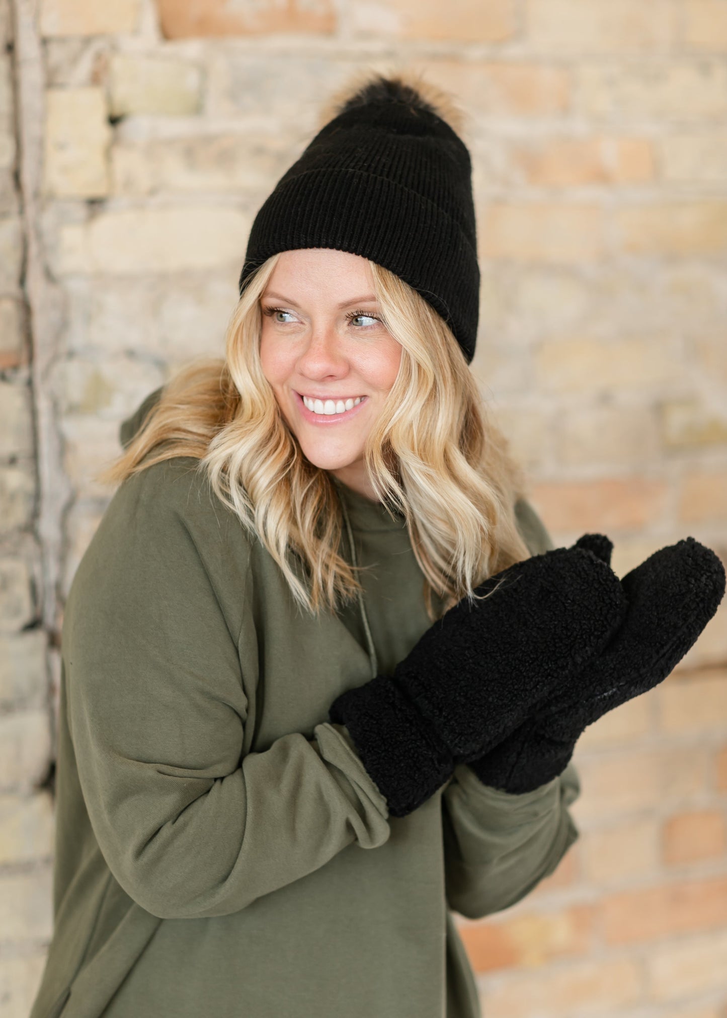 Sherpa Teddy Black Mittens Accessories