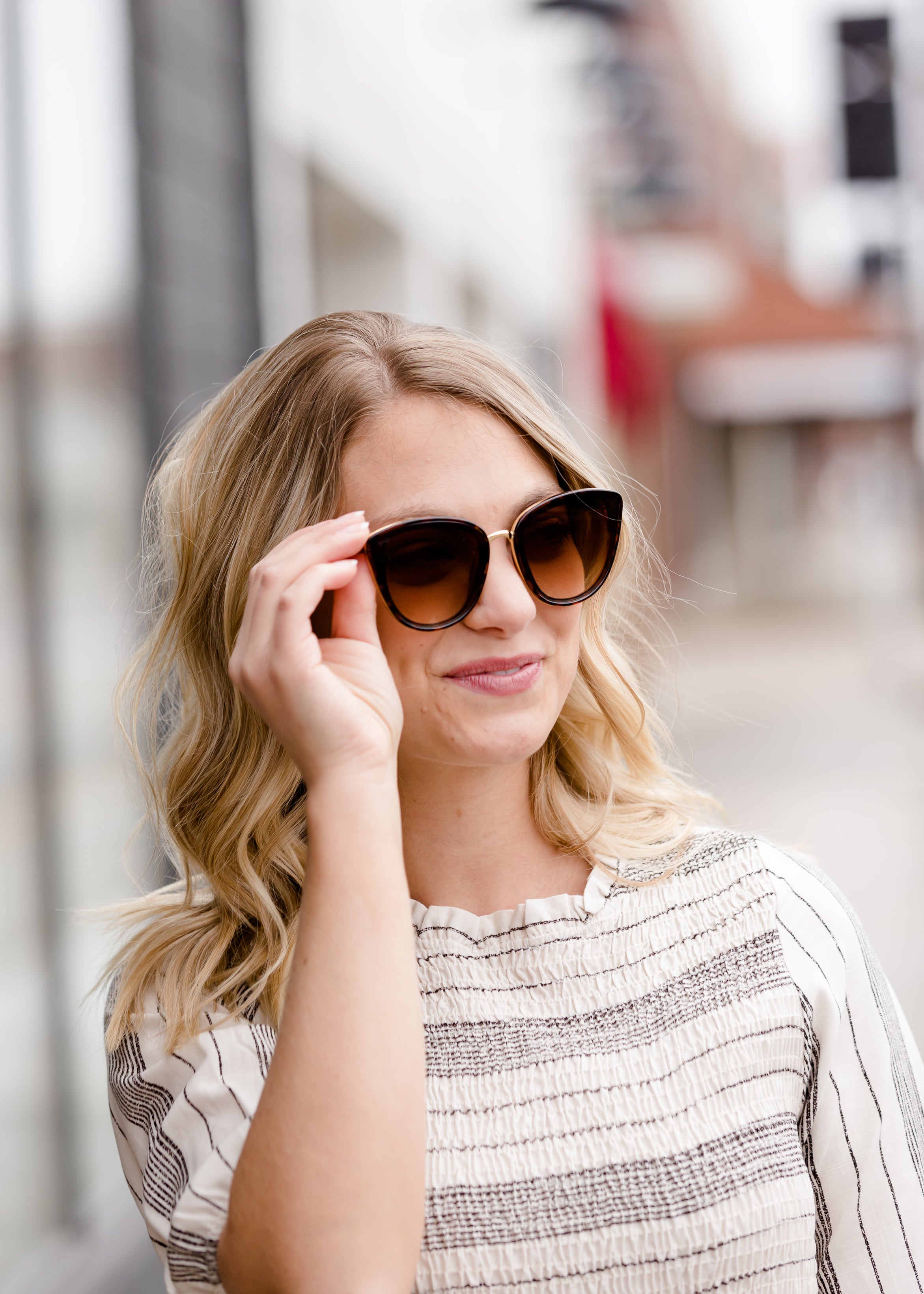 ARTHUR TAUPE CAT EYE SUNGLASSES | Dissh