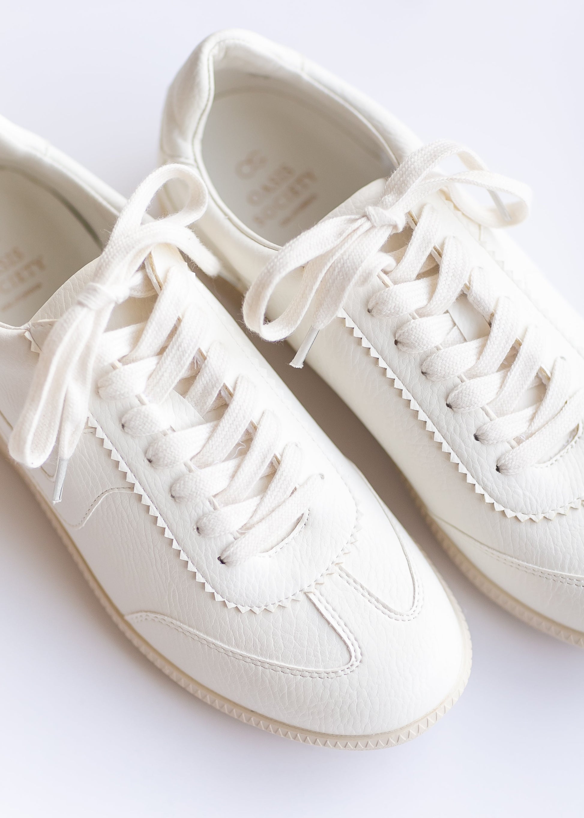 White Classic Low Top Sneakers Shoes