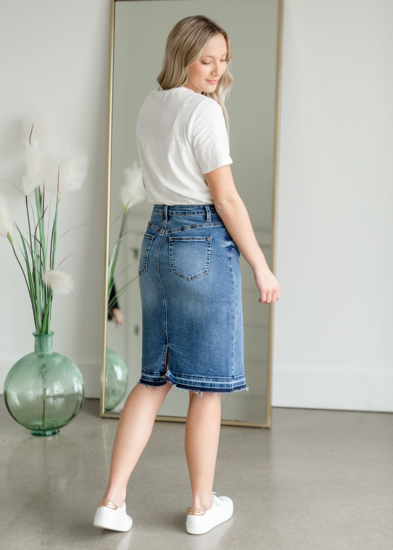 Light wash denim hot sale skirt knee length