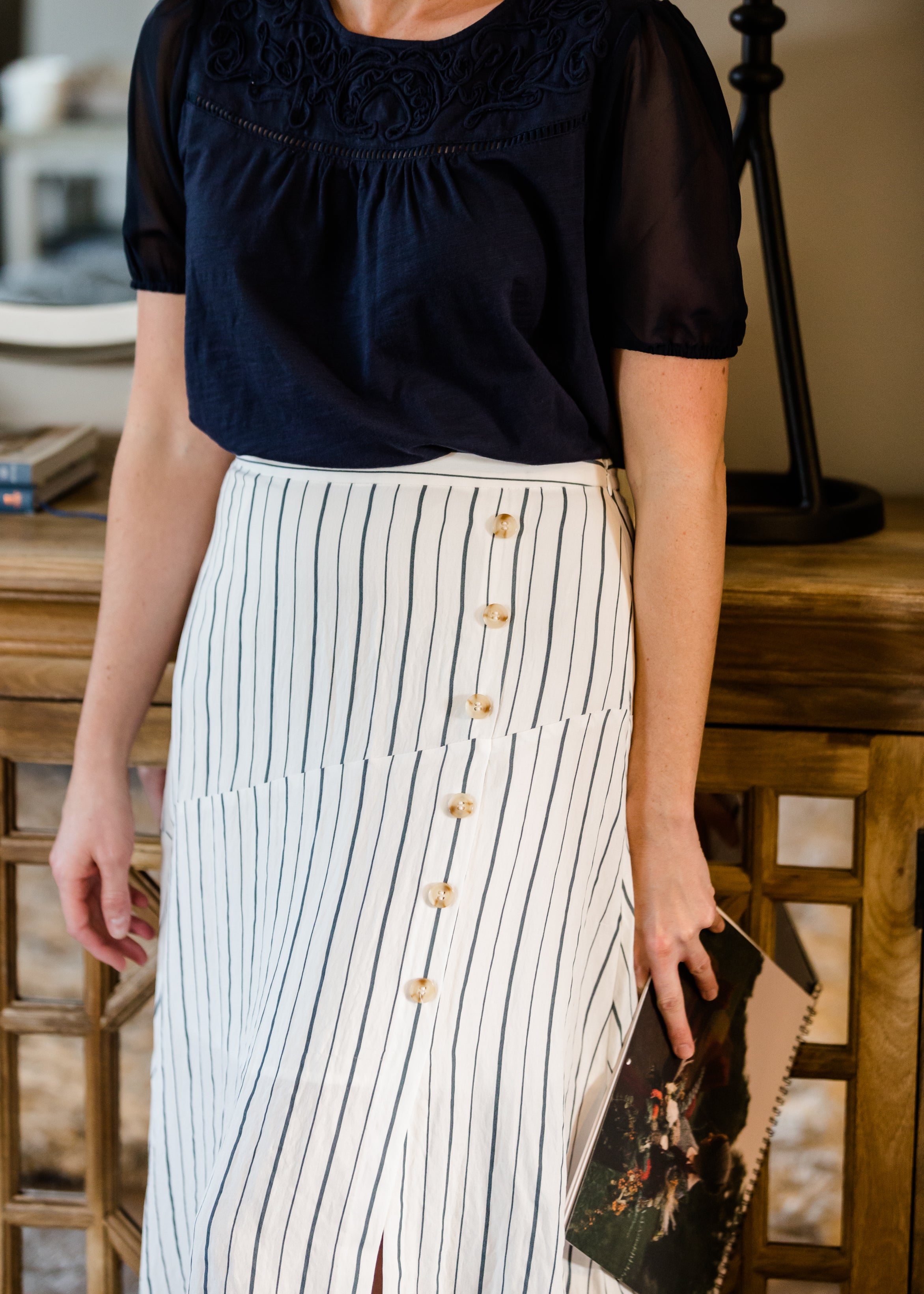 Striped asymmetrical outlet skirt