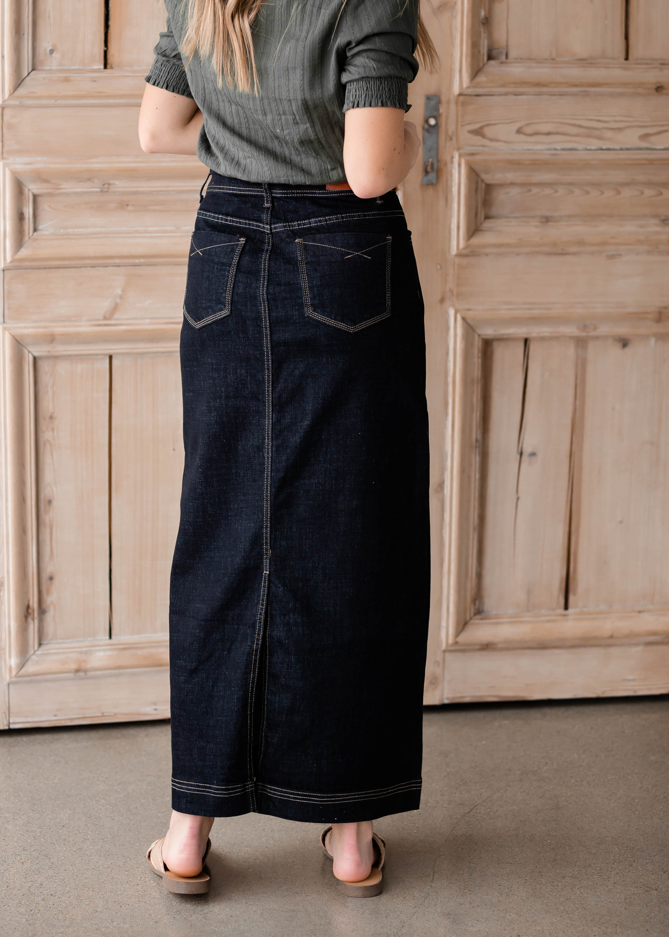 Denim long skirt - Women curated on LTK | Winter skirt outfit, Denim skirt  trend, Stylish spring outfit