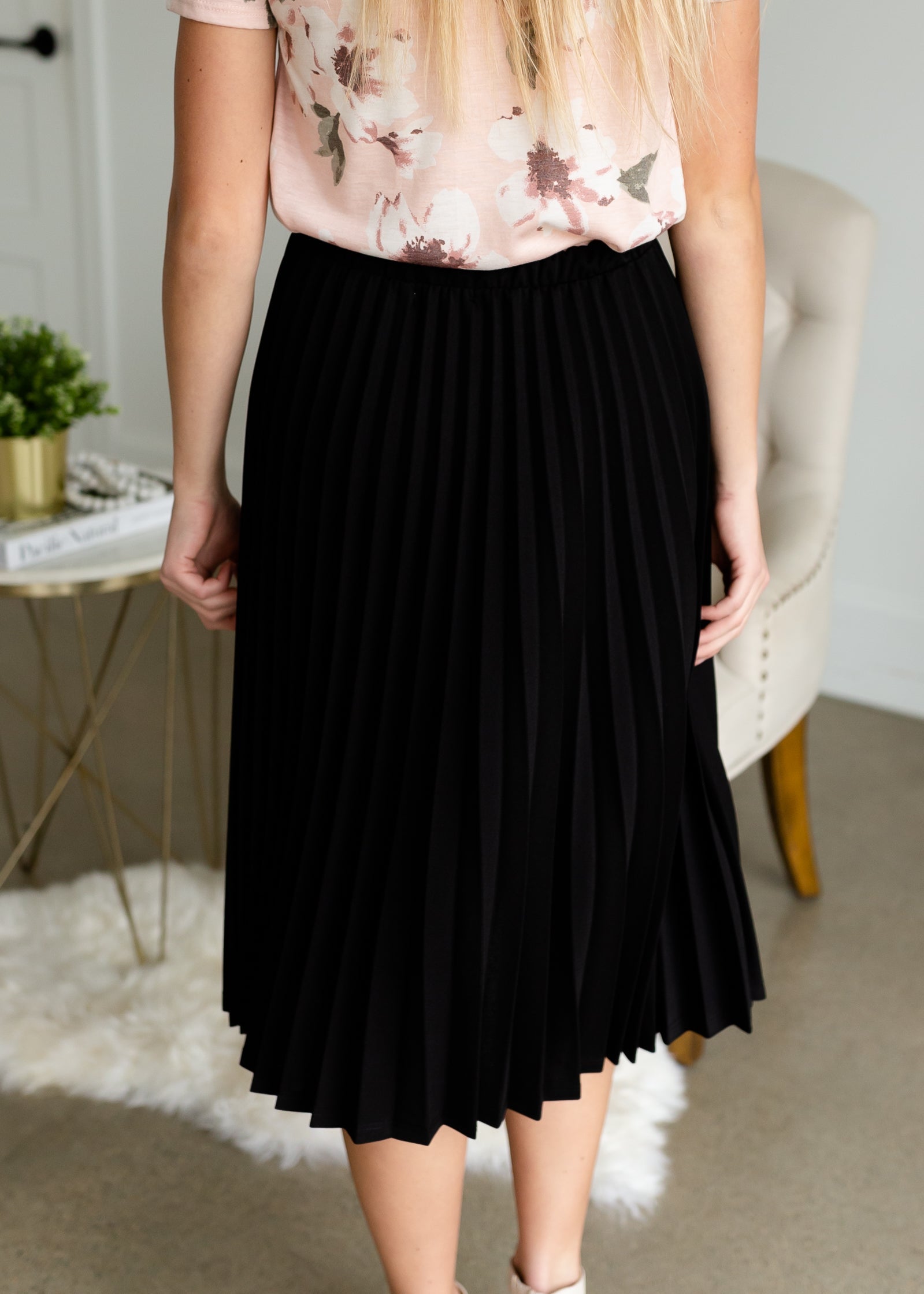 Black pleated clearance midi skirt sale