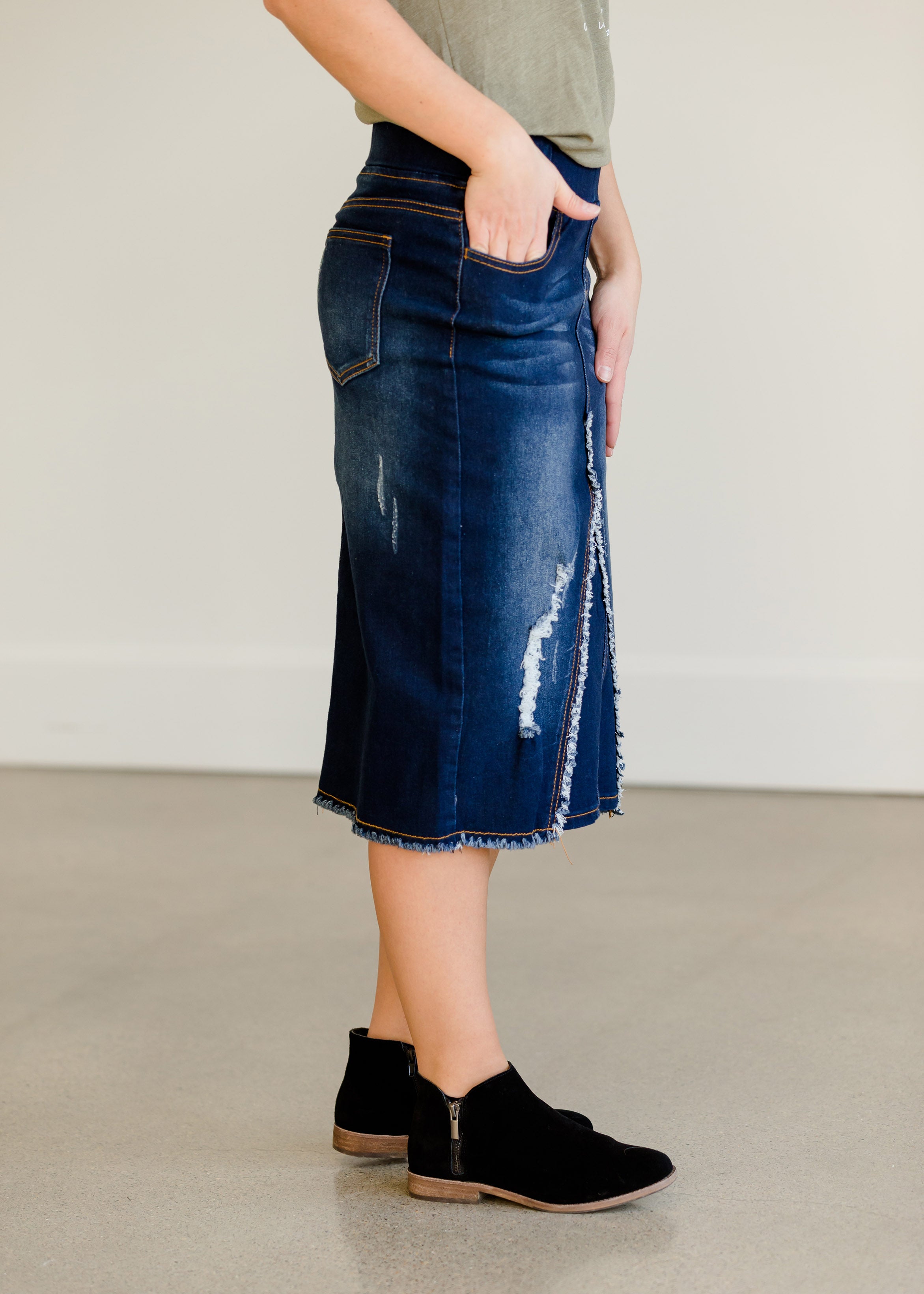 Distressed stretch-denim outlet pencil skirt