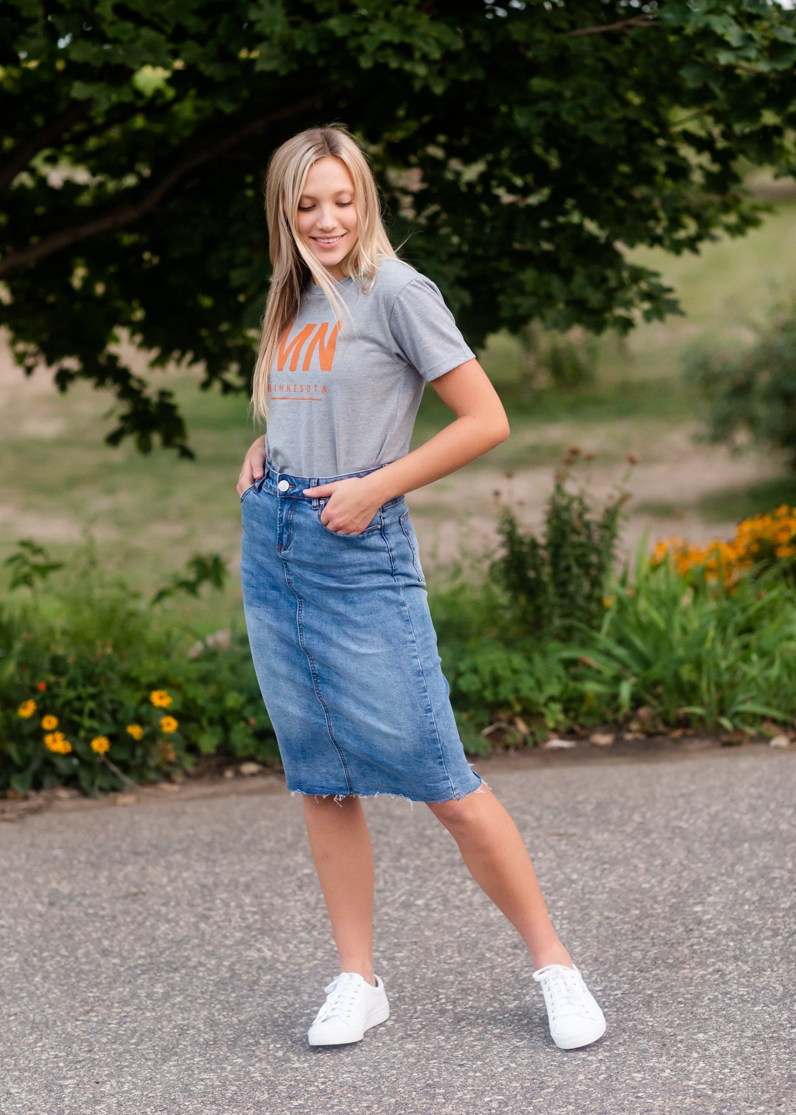 Jean skirt 2024 graphic tee