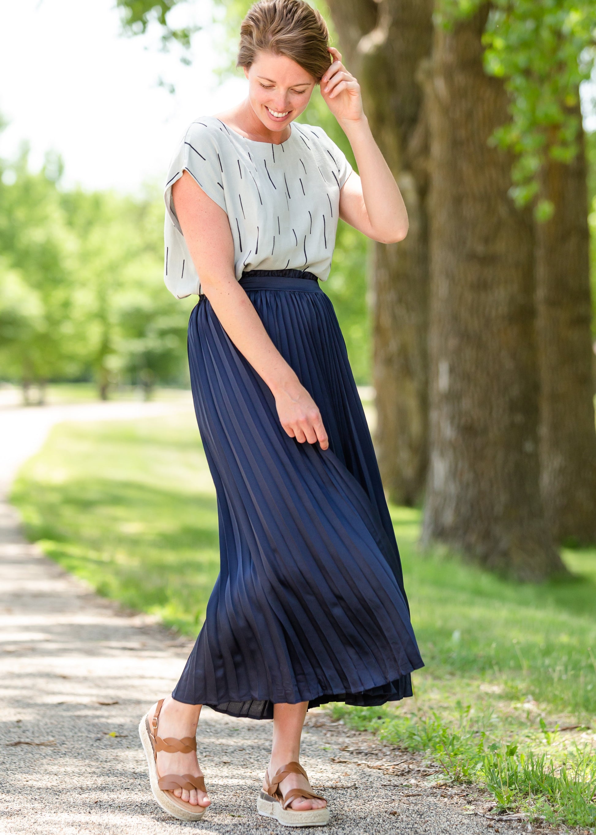 https://www.inheritco.com/cdn/shop/products/navy-pleated-high-waist-skirt-final-sale-skirts-14208242450519.jpg?v=1678584556&width=1946