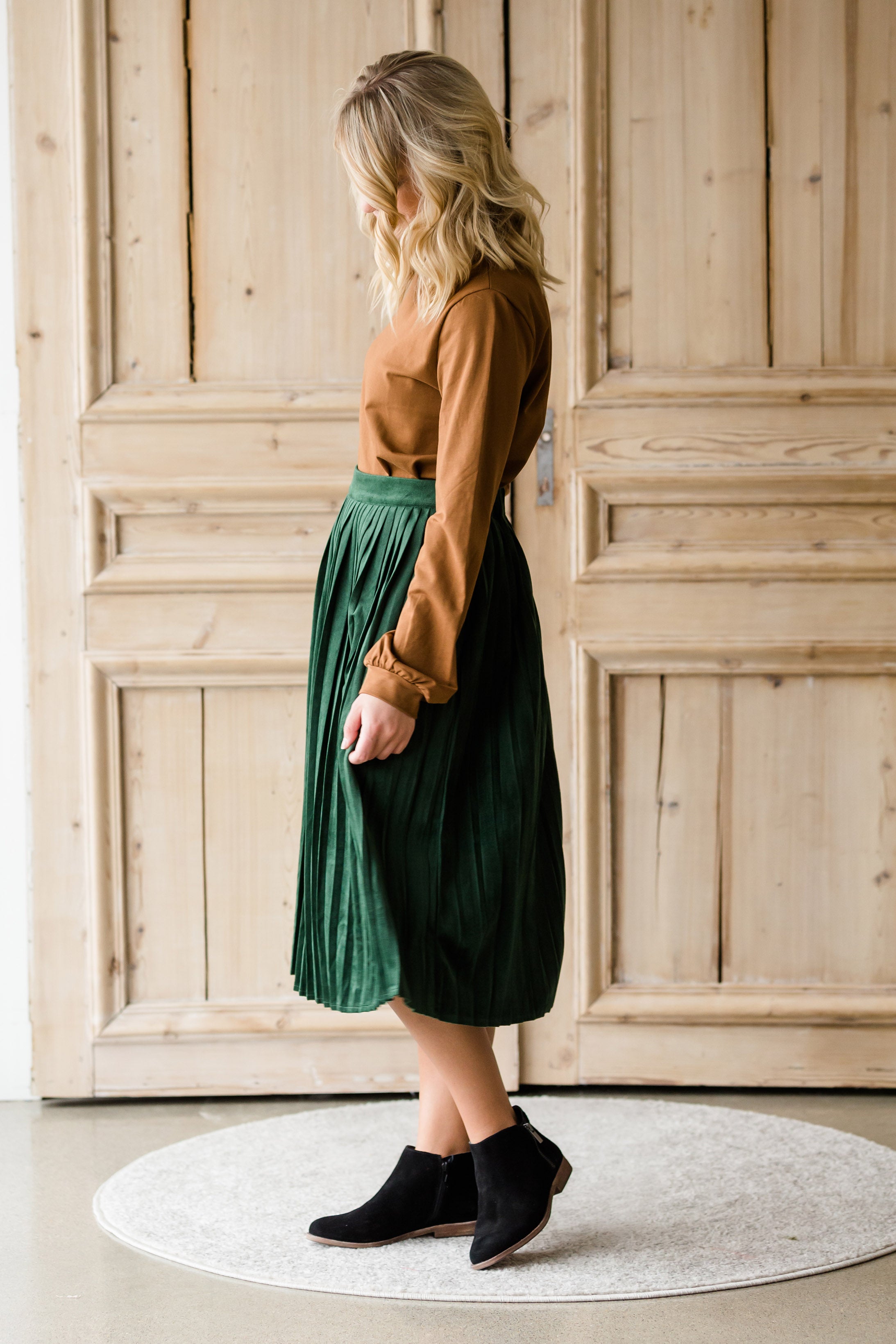 Pleated midi shop skirt in velvet