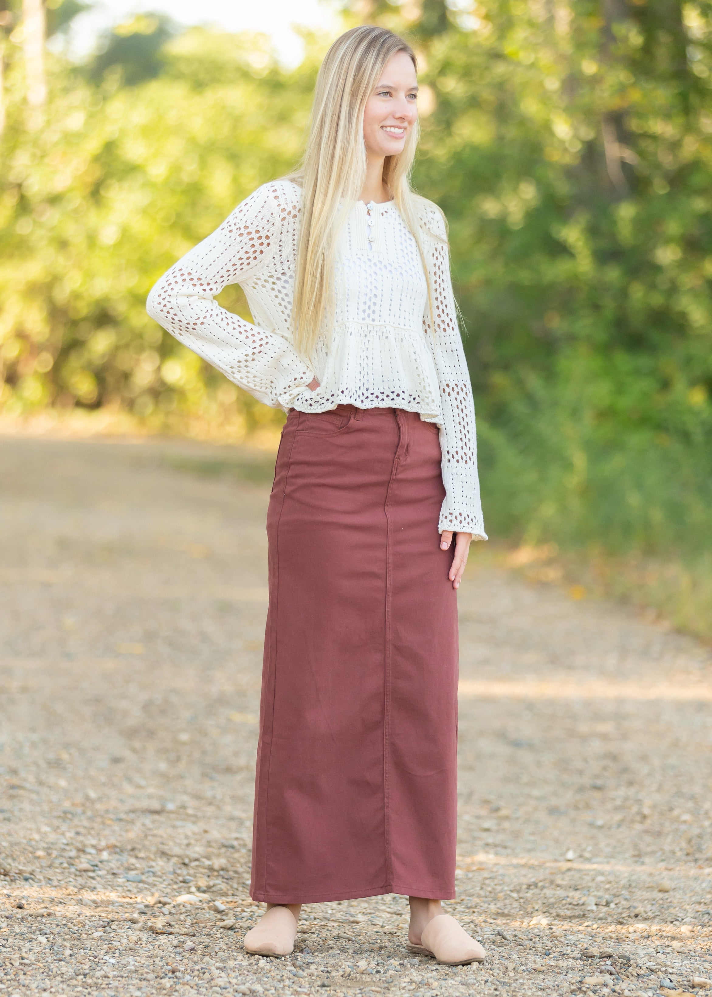 Maroon maxi best sale skirt outfit