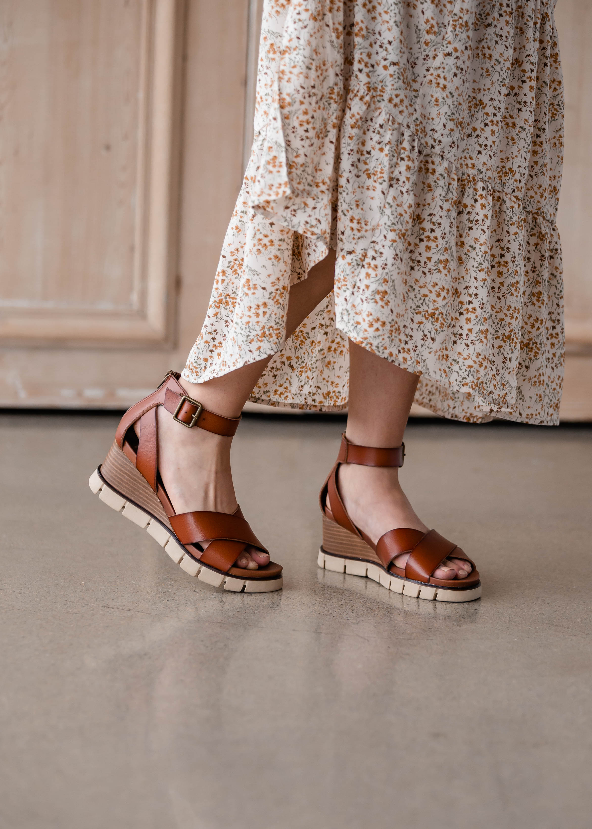 Mia lauri wedge on sale sandal