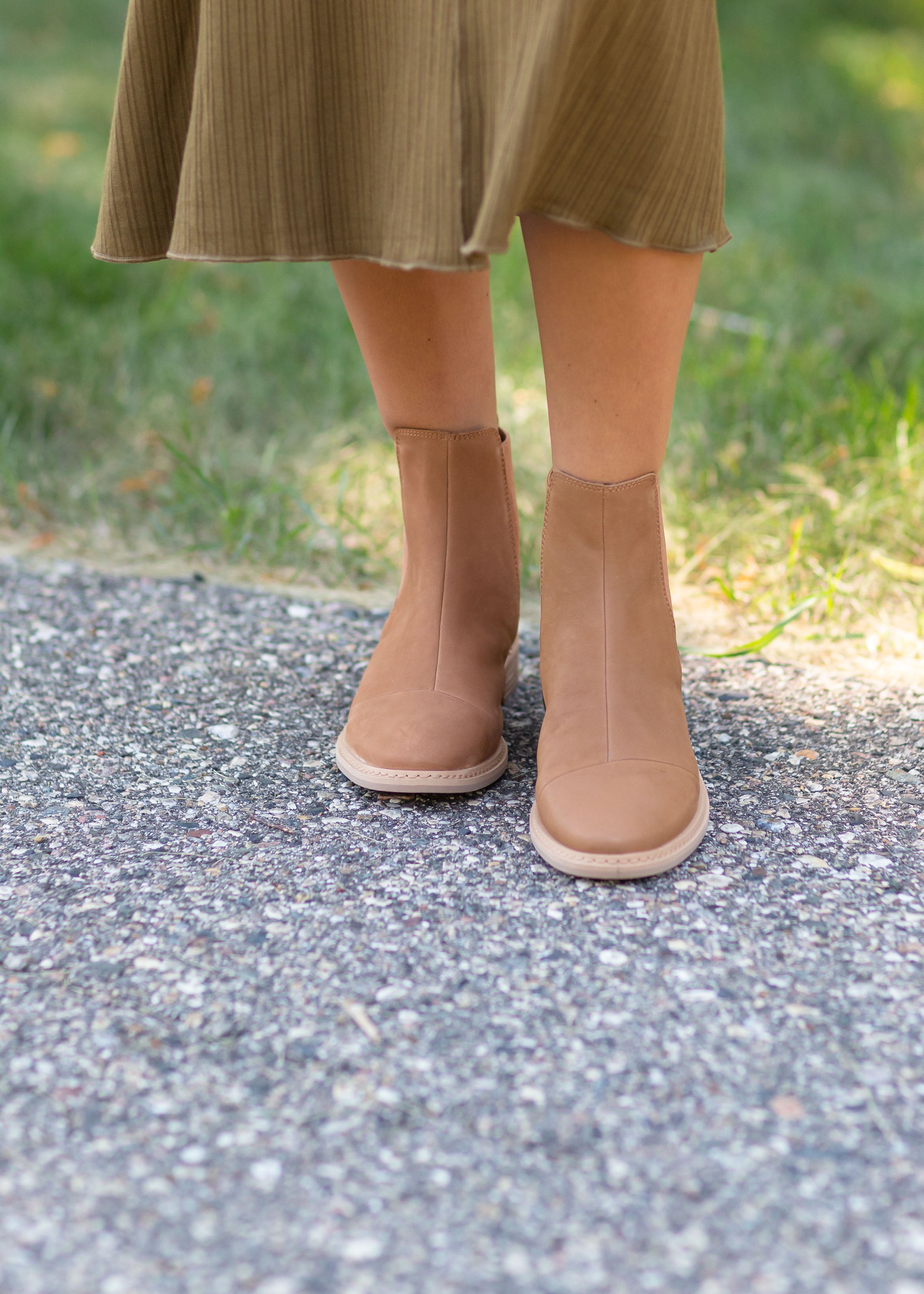 Toms 2024 tan booties