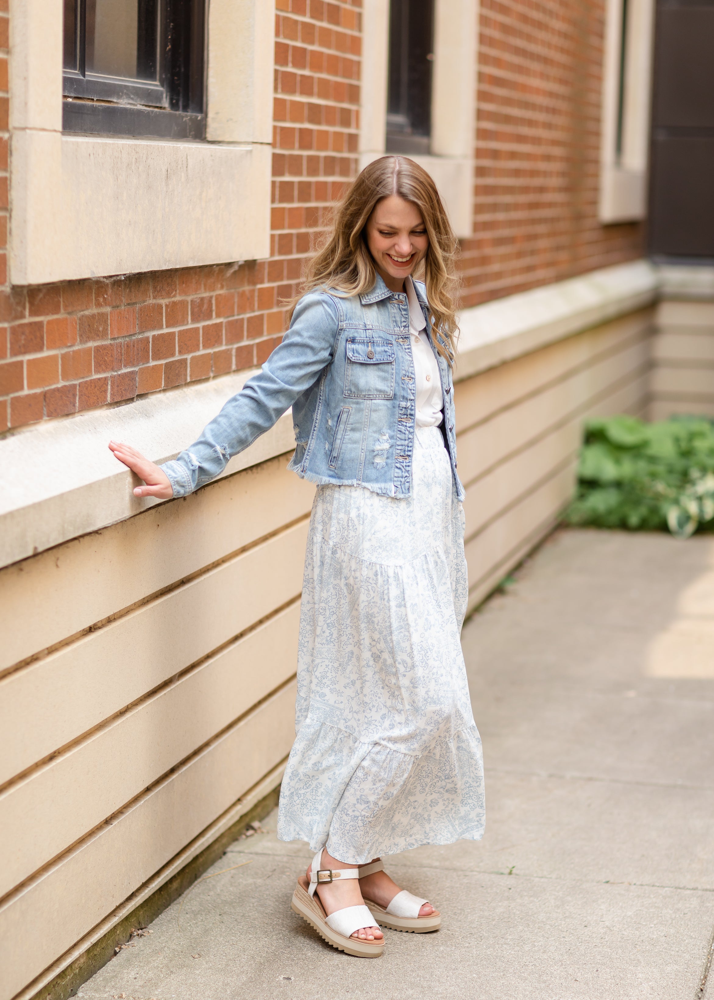 White ruffle skirt store outfit